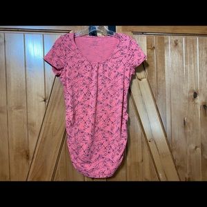 Motherhood Maternity pink floral t-shirt. Size S with side ruching. GUC.